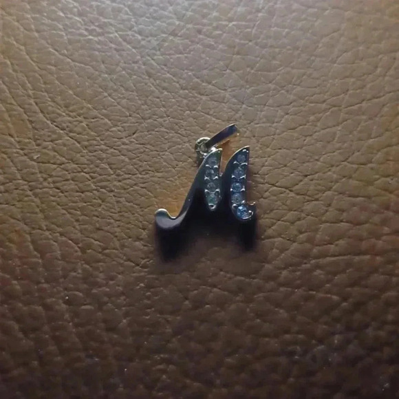 💙🌹Gold plated letter pendant "M" with faux diamonds - Picture 5 of 7